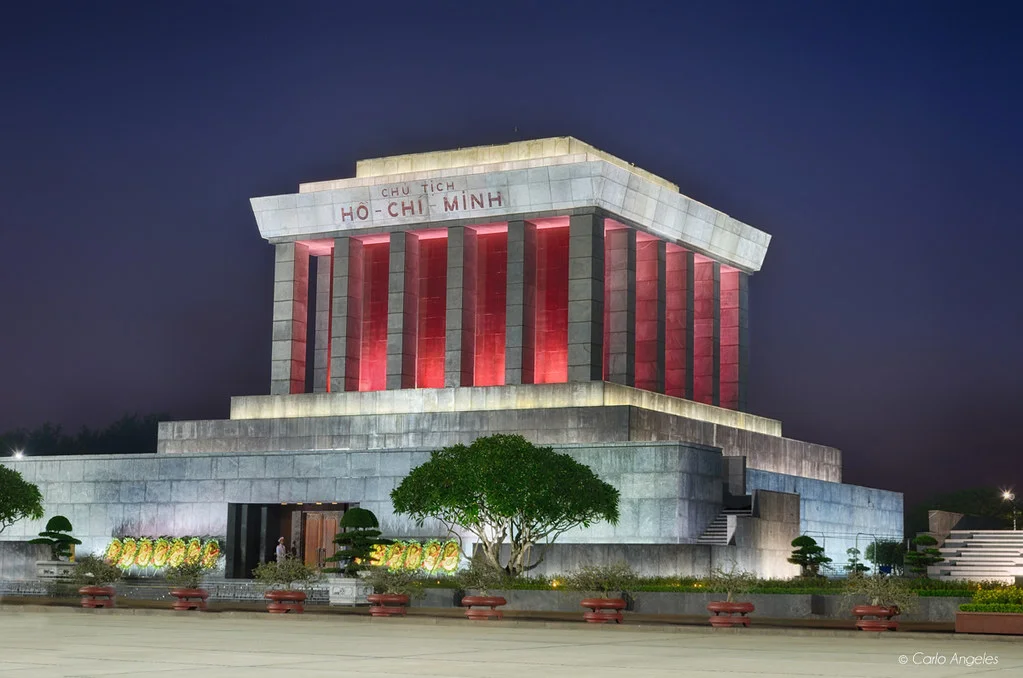 Mausoleum Ho Chi Minh - peristirahatan terakhir pemimpin revolusioner Vietnam